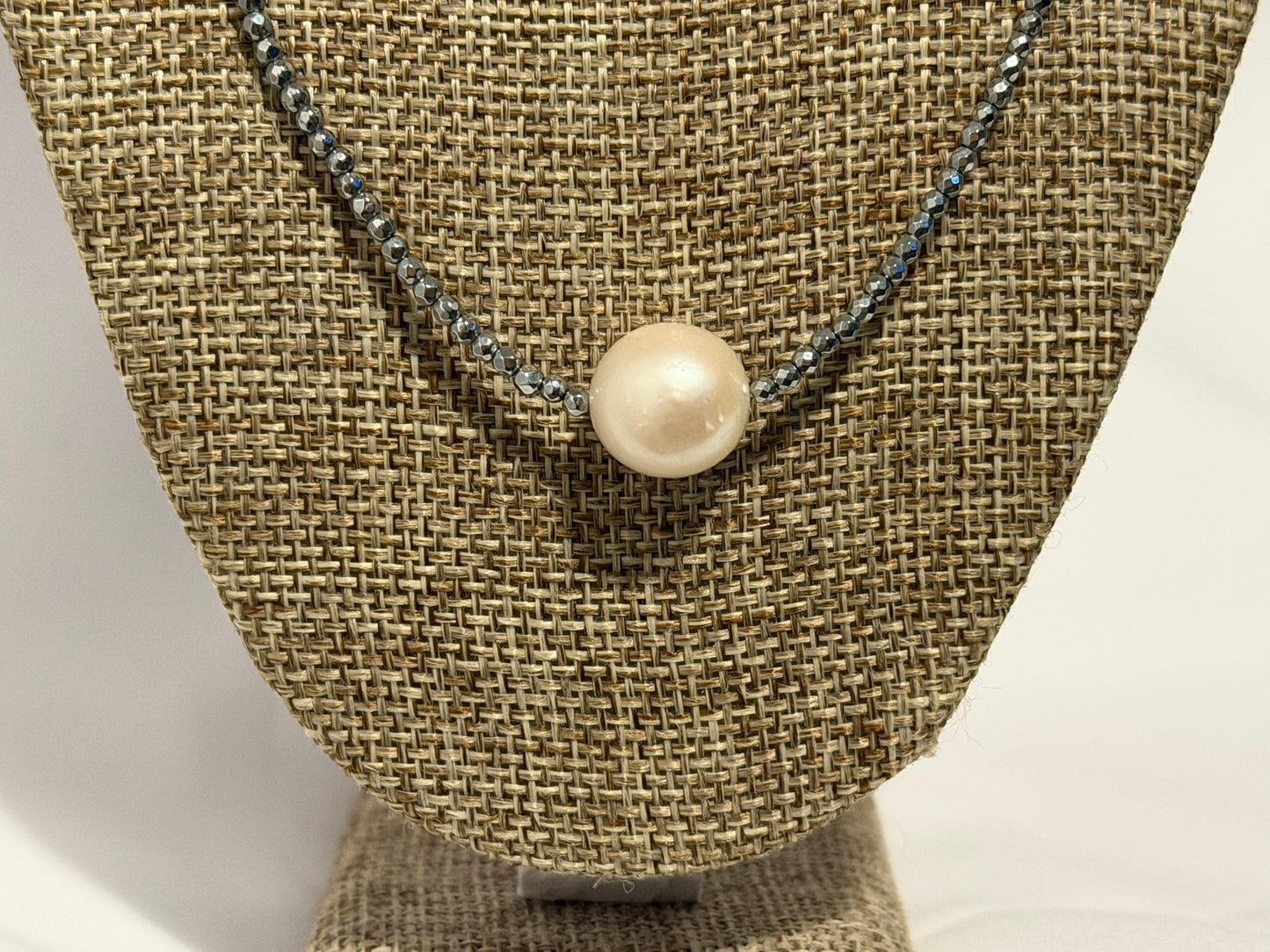 Noir Elegance Pearl Necklace
