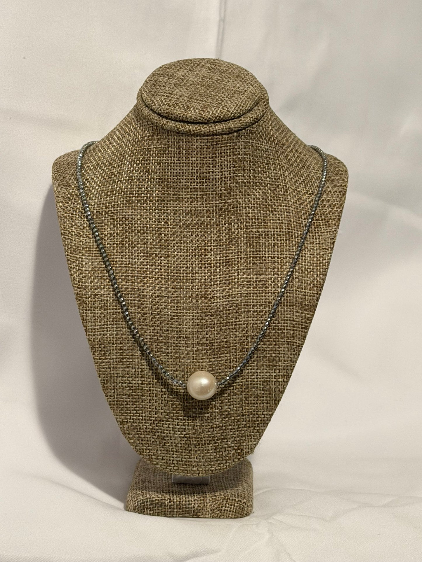 Noir Elegance Pearl Necklace