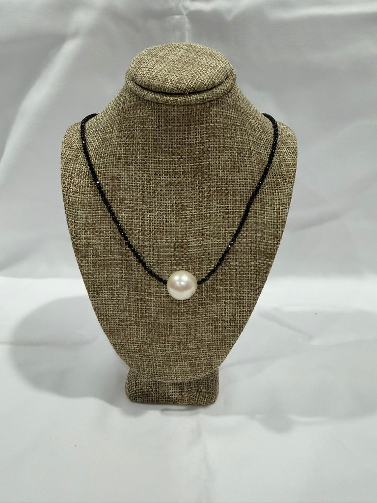 Noir Elegance Pearl Necklace