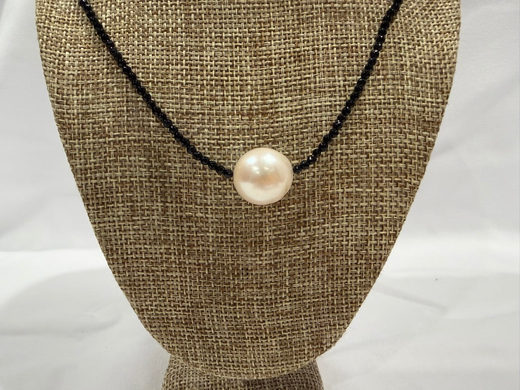 Noir Elegance Pearl Necklace