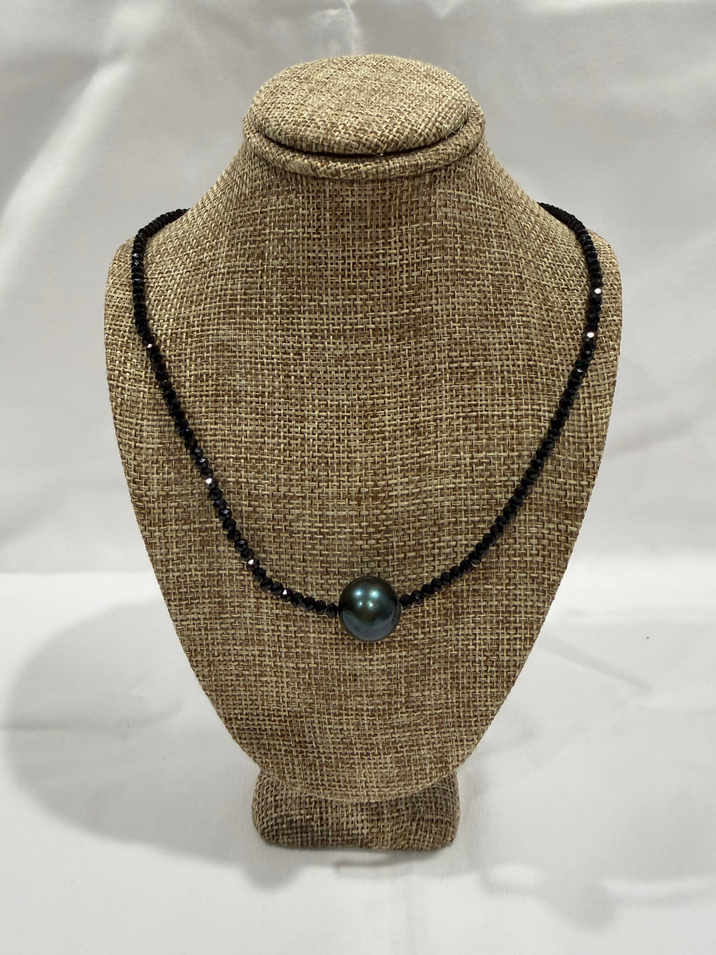 Noir Elegance Pearl Necklace