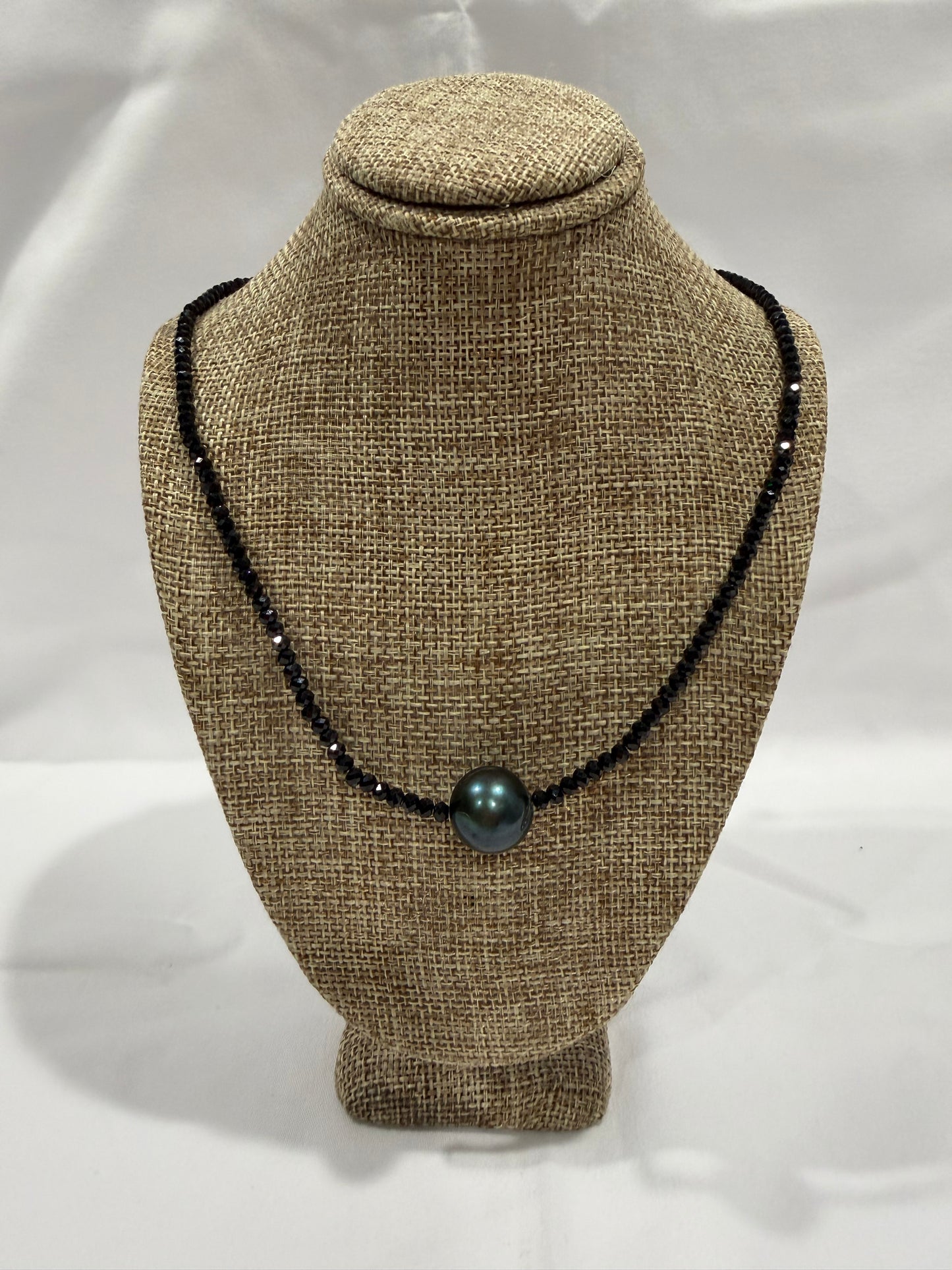 Noir Elegance Pearl Necklace