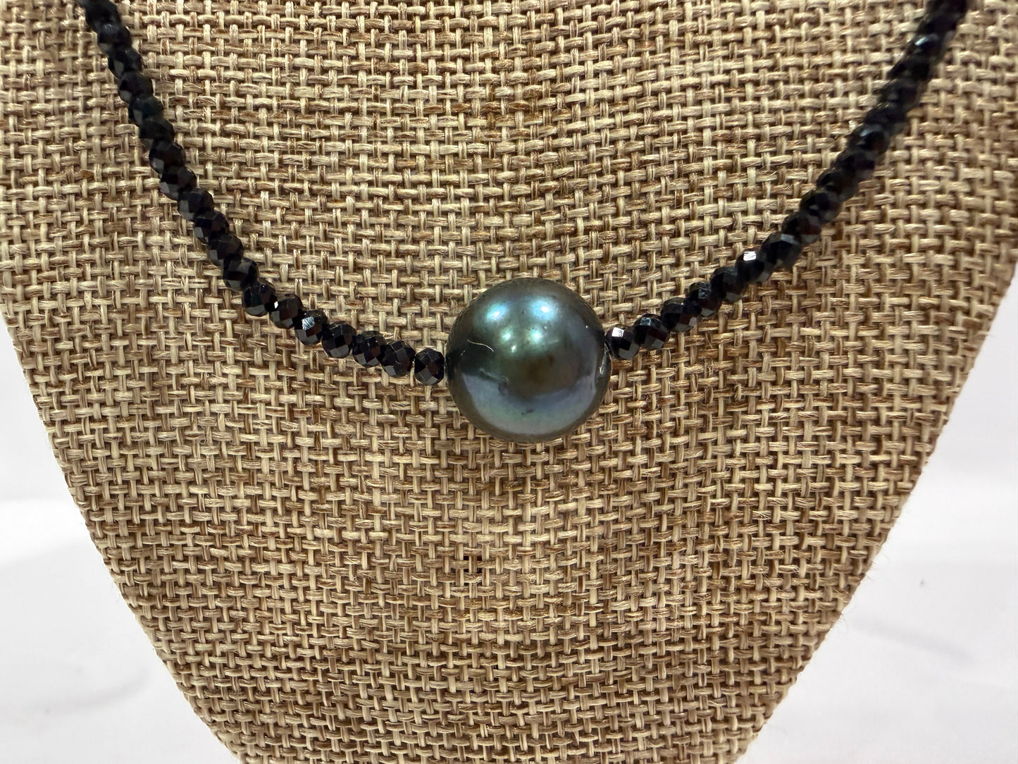 Noir Elegance Pearl Necklace