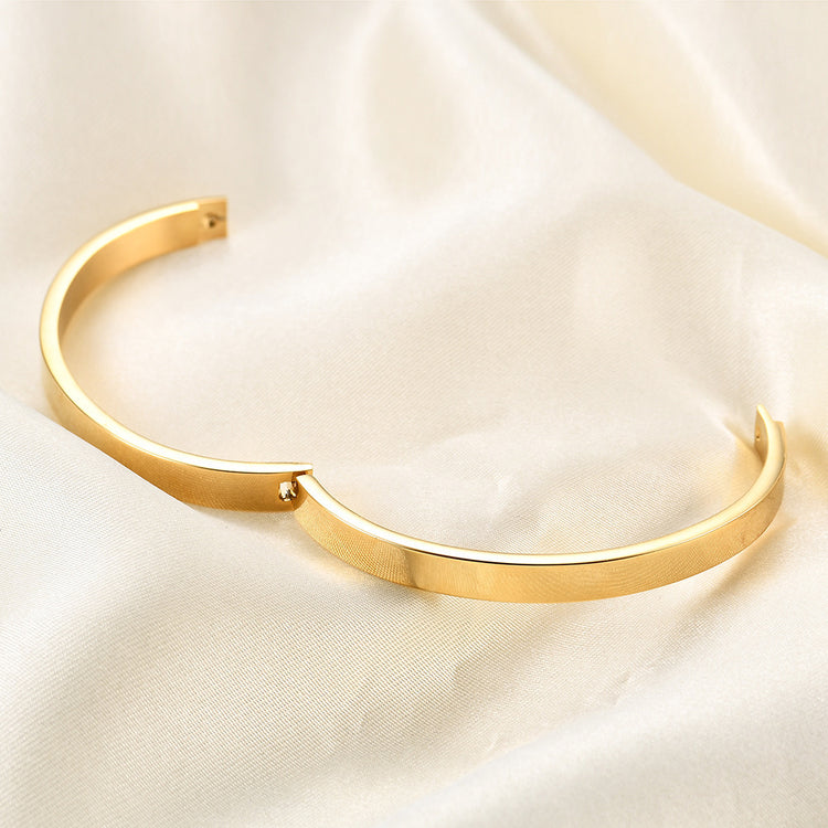 Simple Glossy Snap Bracelet For Women